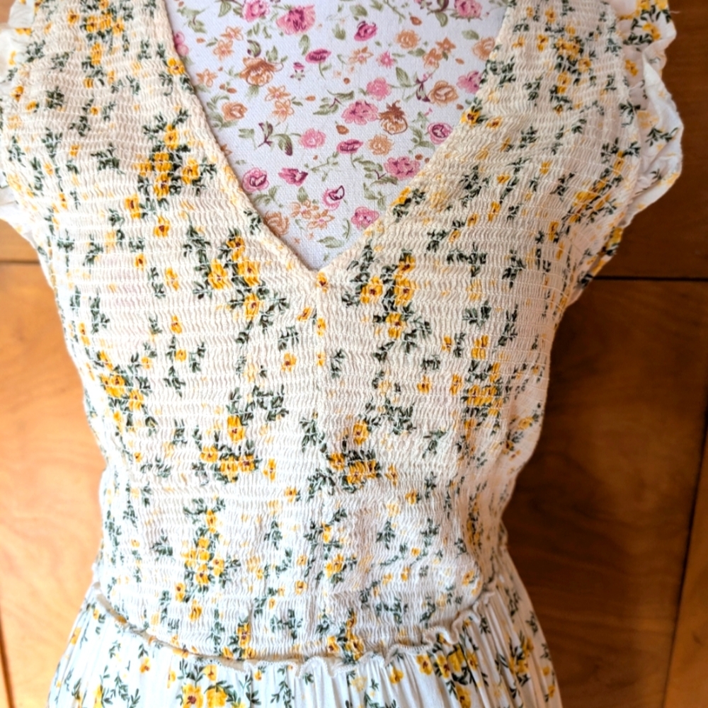 Old Navy Floral Flowy Dress - Size M